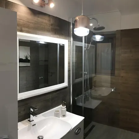 Venetia Apartament - *