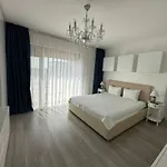 Venetia Apartament - *